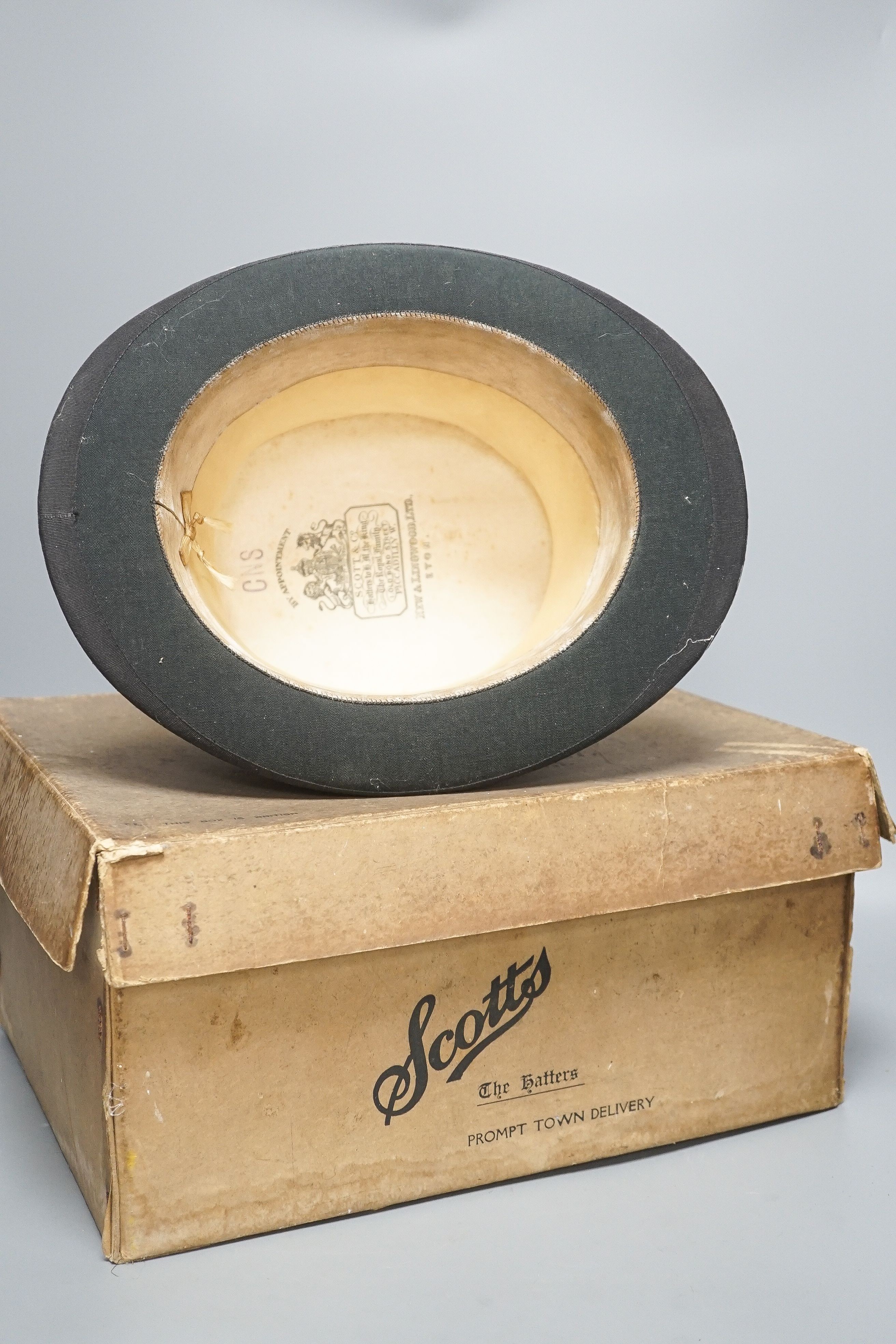A Scott & Co. silk top hat, c.1932 (boxed)